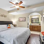 Entire 3-Bedroom House W Gated Yard, Baby Crib, King Bed, Parking, Ranch Style
