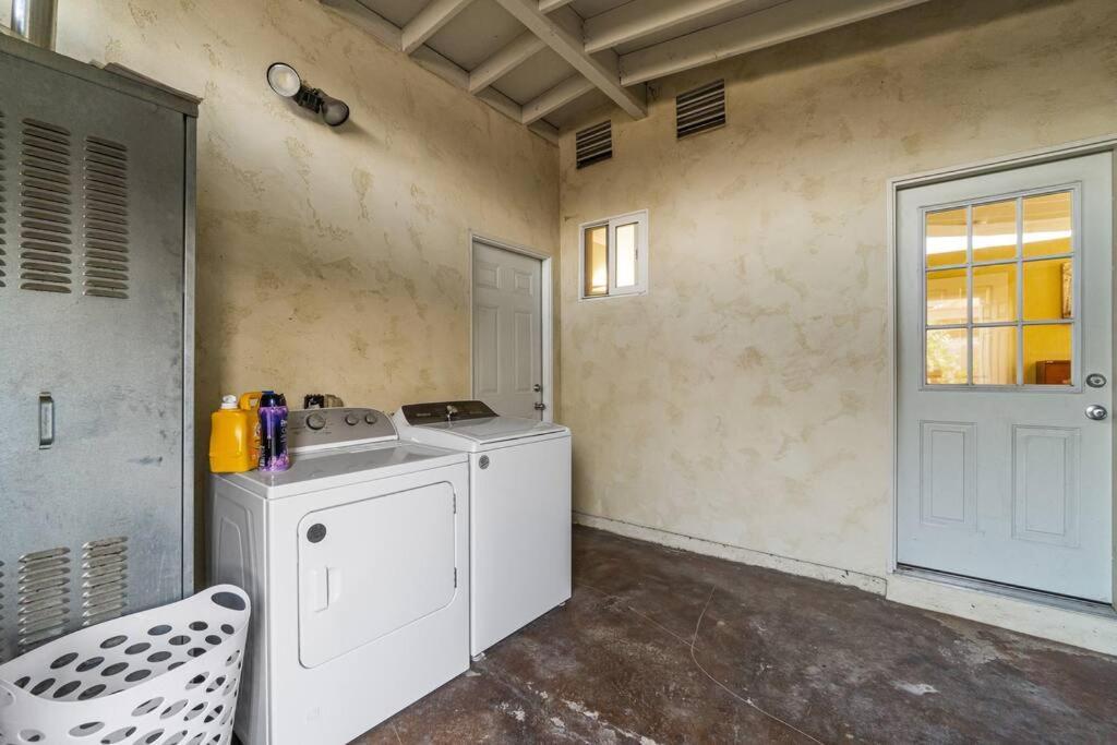 Entire 3-bedroom House W Gated Yard, Baby Crib, King Bed, Parking, Ranch Style * San Diego