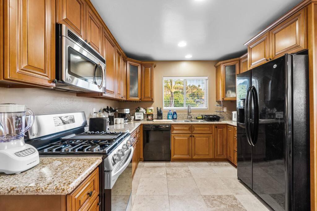 Entire 3-bedroom House W Gated Yard, Baby Crib, King Bed, Parking, Ranch Style San Diego