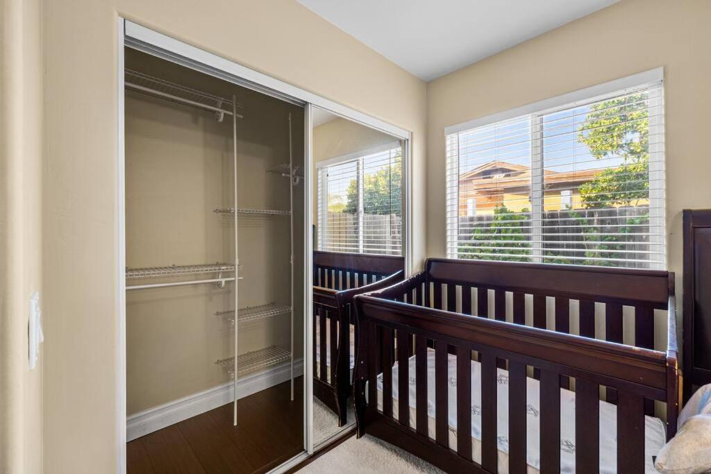 Entire 3-bedroom House W Gated Yard, Baby Crib, King Bed, Parking, Ranch Style San Diego